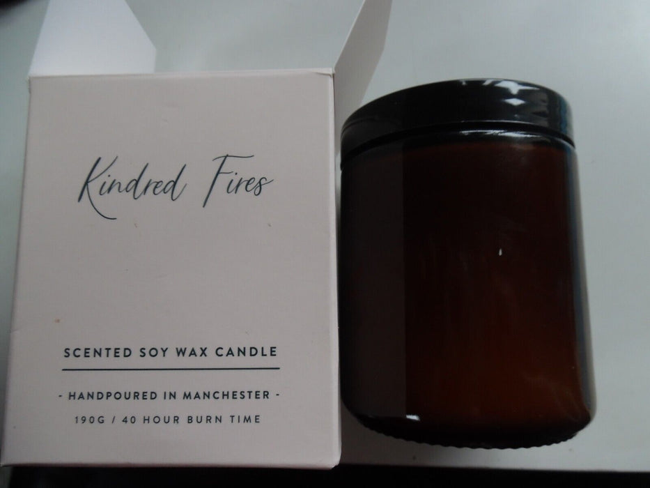 passionfruit palm kindred fires candle 190g 40 hour burn time.