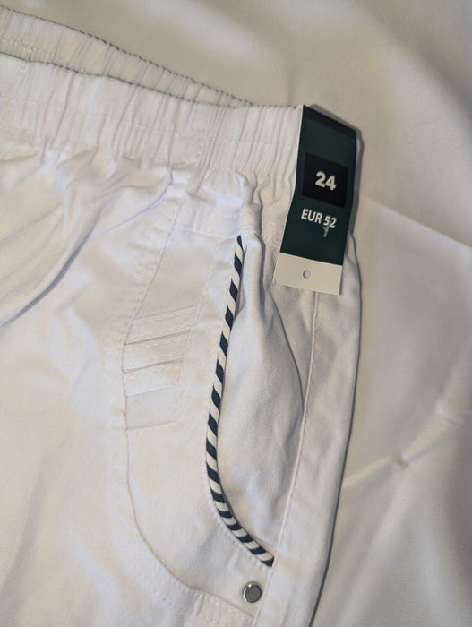 Unbranded White Womans Short Trousers Size 24 / EUR 52