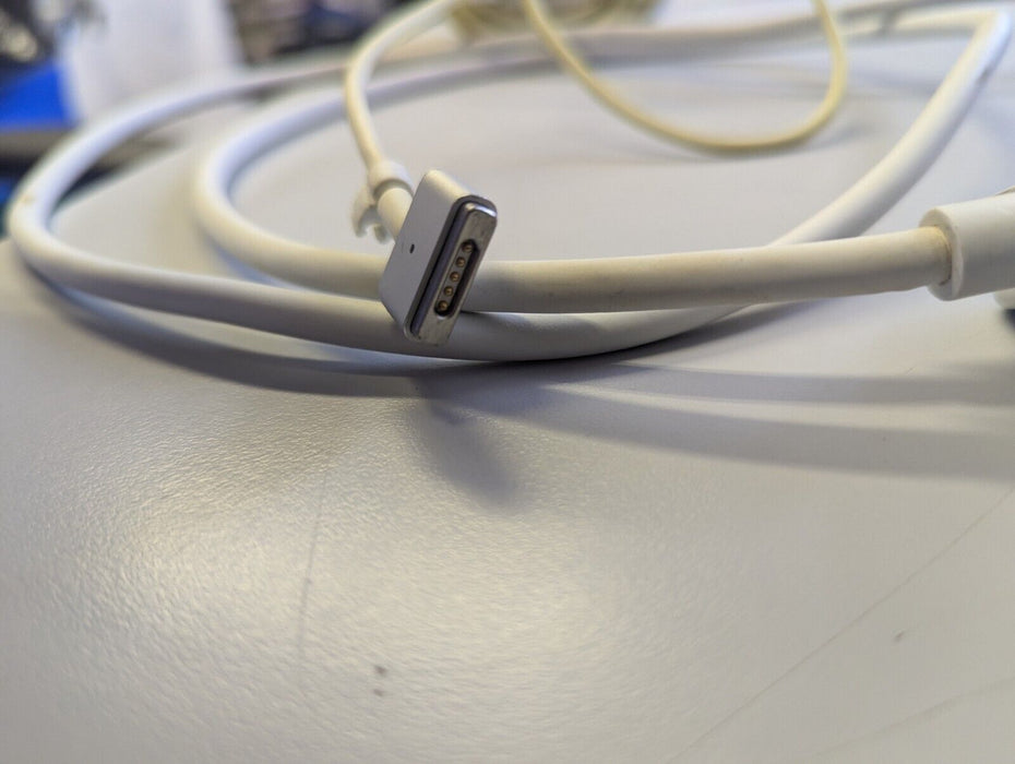 Apple Power Adapter Macbook Air (older models)