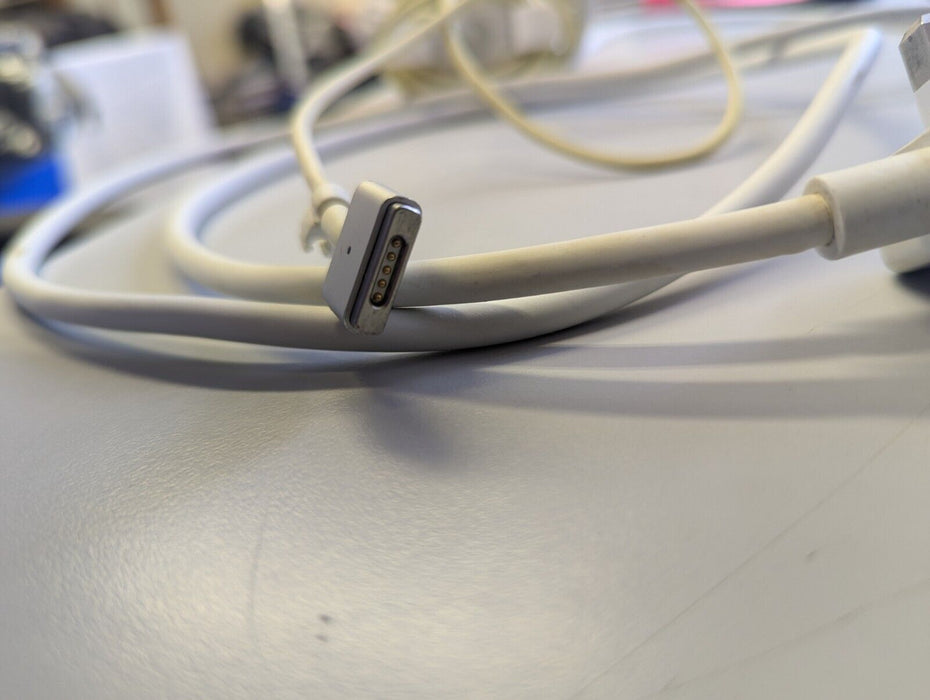 Apple Power Adapter Macbook Air (older models)